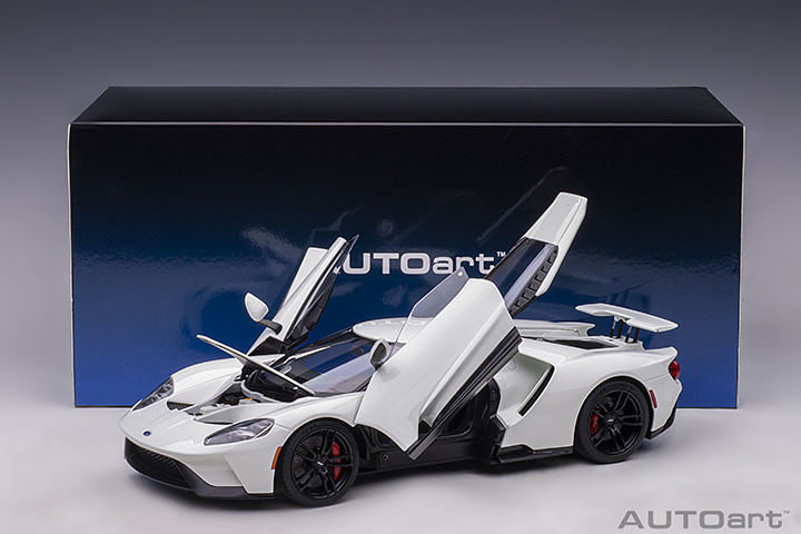 72941 1/18 FORD GT 2017 (FROZEN WHITE)