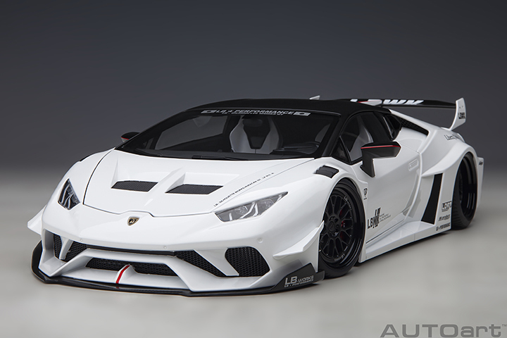 79125 1/18 LIBERTY WALK LB SILHOUETTE WORKS HURACAN GT (WHITE)