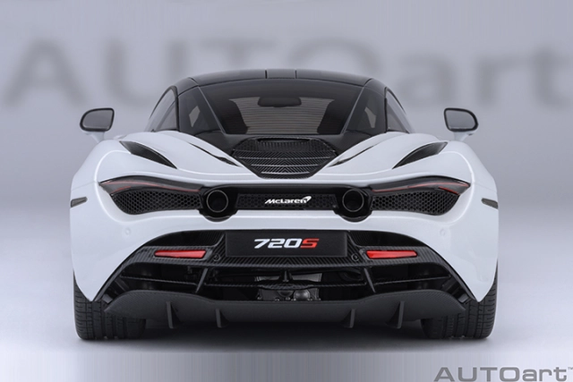 76069 1/18 McLAREN 720S (SILICA WHITE)