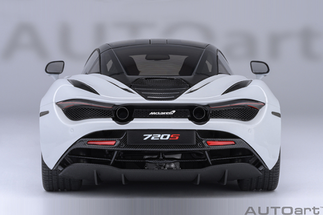76069 1/18 McLAREN 720S (SILICA WHITE)