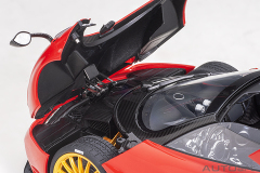 78287 1/18 PAGANI HUAYRA ROADSTER (ROSSO MONZA/RED)