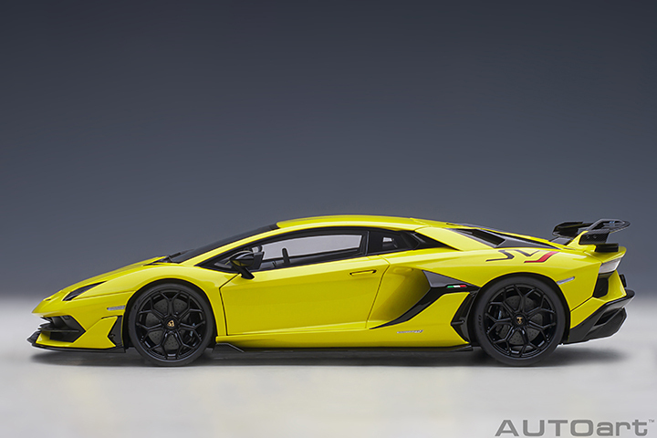 79175 1/18 LAMBORGHINI AVENTADOR SVJ  (GIALLO TENERIFE/PEARL YELLOW)