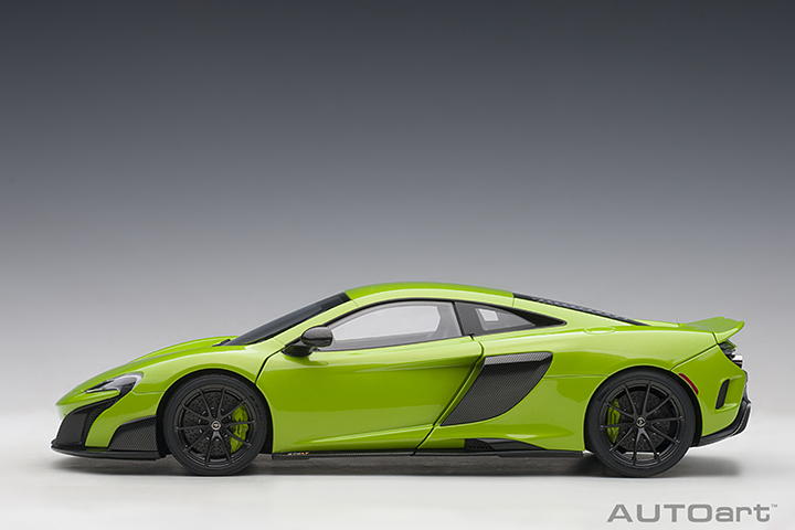 76049 1/18 McLAREN 675LT (NAPIER GREEN)