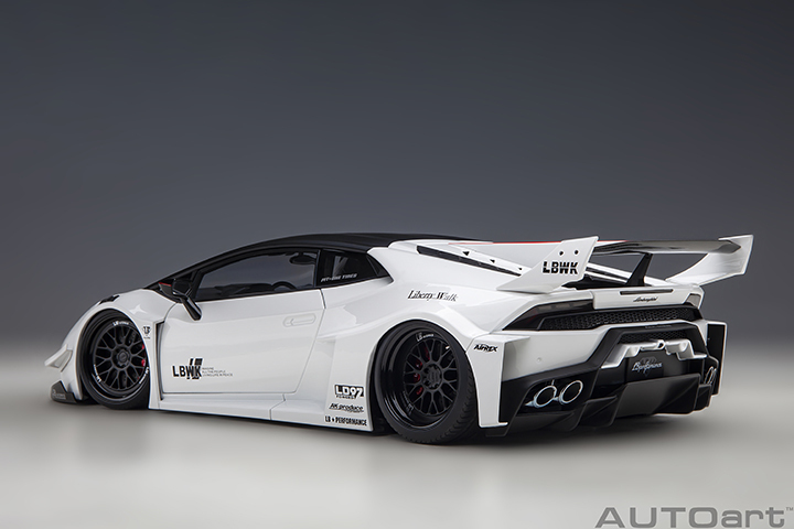 79125 1/18 LIBERTY WALK LB SILHOUETTE WORKS HURACAN GT (WHITE)