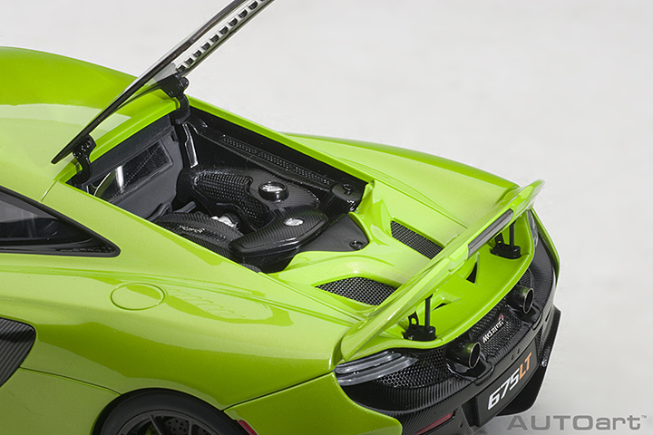 76049 1/18 McLAREN 675LT (NAPIER GREEN)