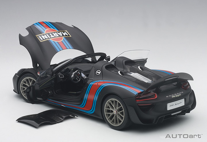 77929  1/18 PORSCHE 918 SPYDER WEISSACH PACKAGE (BLACK/MARTINI LIVERY)