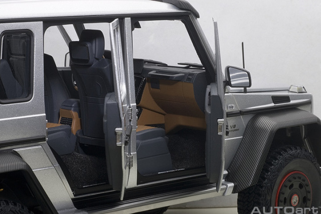 76301 1/18 MERCEDES-BENZ G63 AMG 6x6 (SILVER)