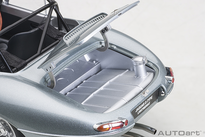 73646 1/18 JAGUAR LIGHTWEIGHT E-TYPE (SILVER)