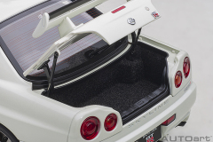 77406 1/18 NISSAN SKYLINE GT-R (R34) V-SPEC II (WHITE PEARL)
