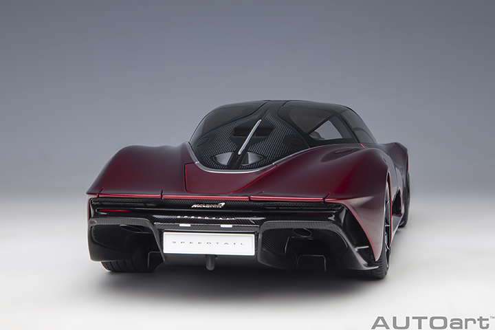 76087 1/18 McLAREN SPEEDTAIL (VOLCANO RED)