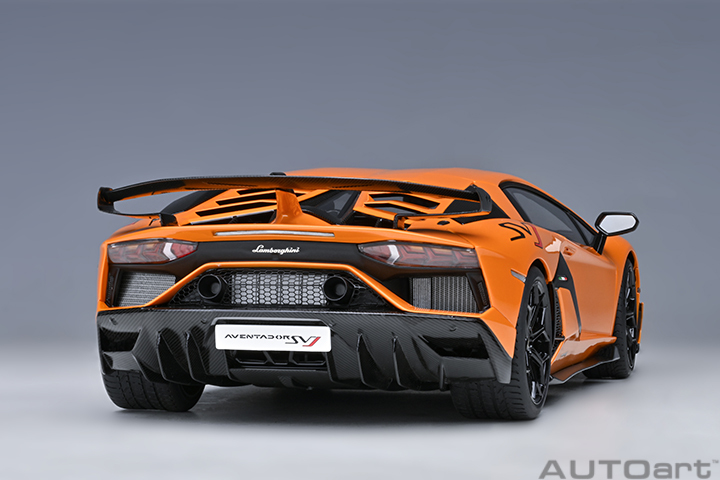 79218 1/18 LAMBORGHINI AVENTADOR SVJ (ARANCIO ATLAS/PEARL ORANGE)