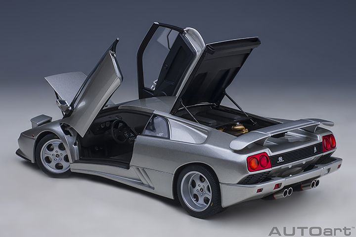 79143 1/18 LAMBORGHINI DIABLO SE30 JOTA (TITANIO/METALLIC SILVER)