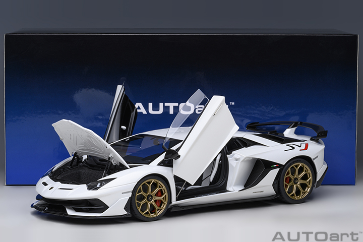 79217 1/18 LAMBORGHINI AVENTADOR SVJ (BIANCO ASOPO/PEARL WHITE)