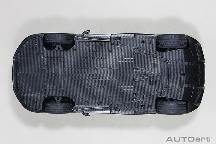 76049 1/18 McLAREN 675LT (NAPIER GREEN)