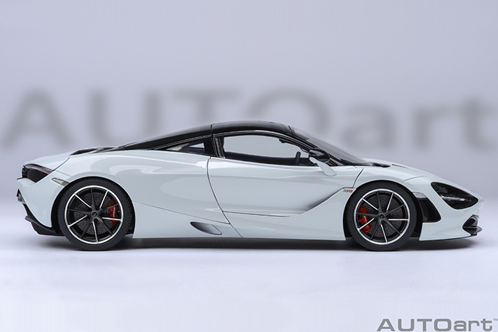 76069 1/18 McLAREN 720S (SILICA WHITE)