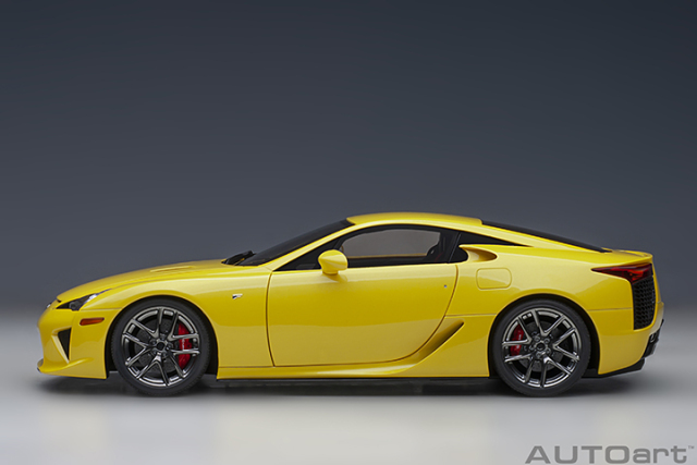 78854 1/18 LEXUS LFA (PEARL YELLOW)