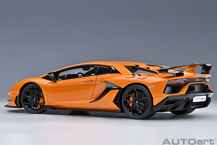 79218 1/18 LAMBORGHINI AVENTADOR SVJ (ARANCIO ATLAS/PEARL ORANGE)