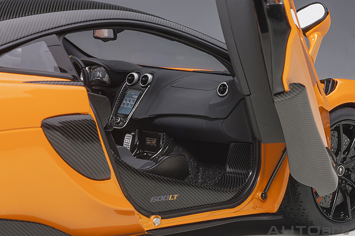 76084 1/18 McLAREN 600LT (MYAN ORANGE)