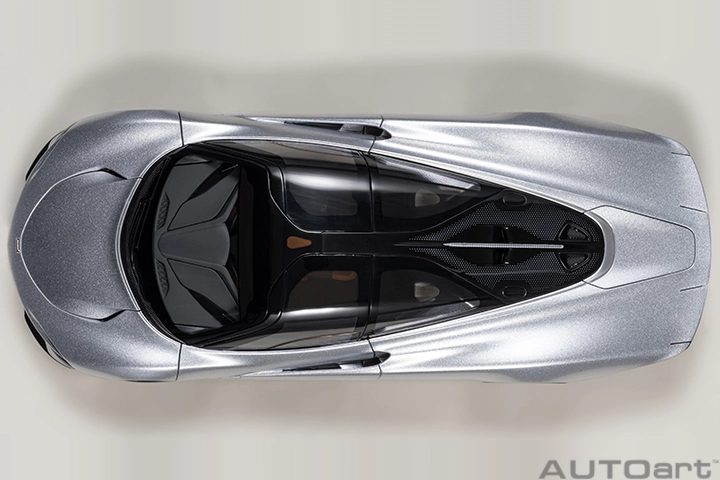 76090 1/18 McLAREN SPEEDTAIL (SUPERNOVA SILVER)