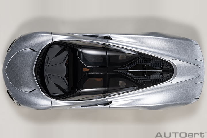 76090 1/18 McLAREN SPEEDTAIL (SUPERNOVA SILVER)