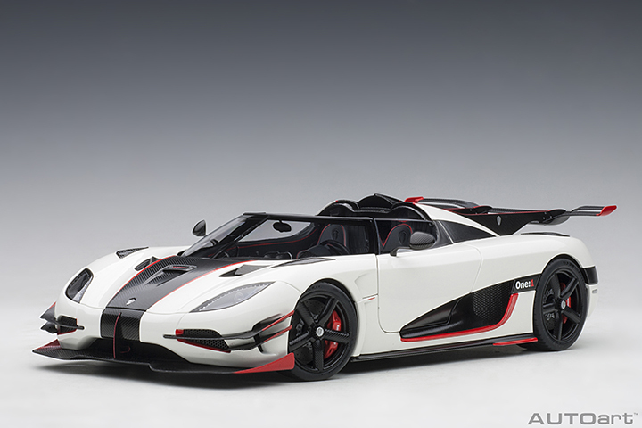 79016 1/18 KOENIGSEGG ONE : 1 (PEBBLE WHITE/CARBON BLACK /RED ACCENTS)