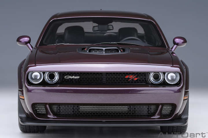 71771 1/18 DODGE CHALLENGER R/T SCAT PACK WIDEBODY 2022 (HELLRAISIN)