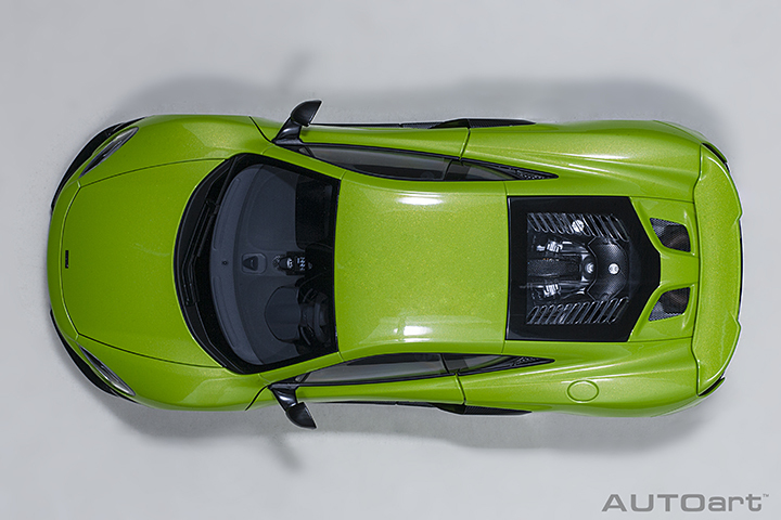 76049 1/18 McLAREN 675LT (NAPIER GREEN)