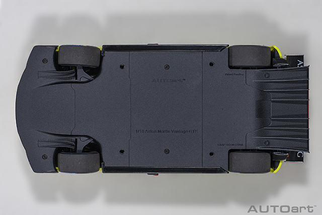 81807 1/18 ASTON MARTIN VANTAGE GTE LE MANS PRO 2018 PRESENTATION CAR (GREEN WITH STRIPES/ACCENTS)