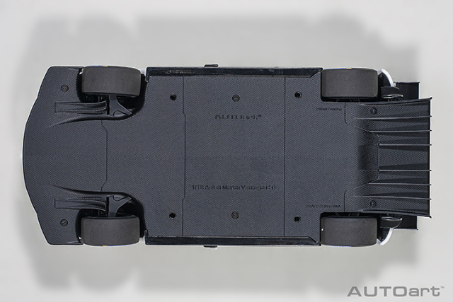 81806 1/18 ASTON MARTIN VANTAGE GTE LE MANS PRO 2018 (WHITE)