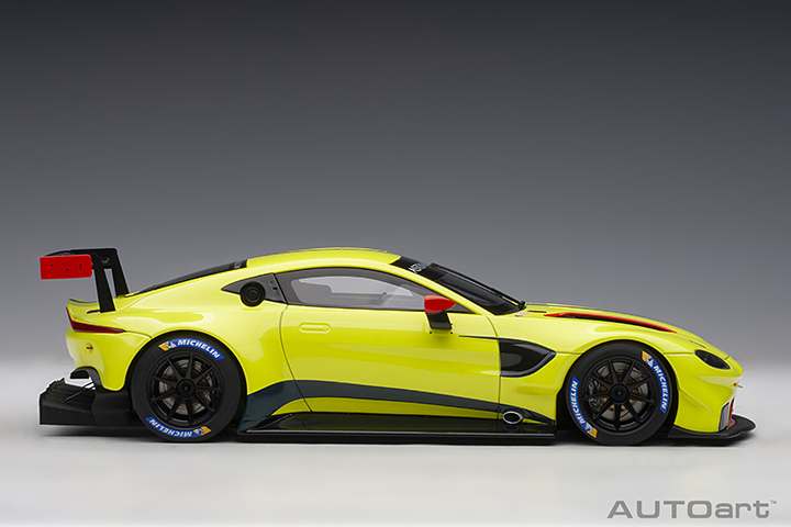 81807 1/18 ASTON MARTIN VANTAGE GTE LE MANS PRO 2018 PRESENTATION CAR (GREEN WITH STRIPES/ACCENTS)