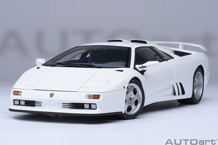 79145 1/18 LAMBORGHINI DIABLO SE30 JOTA (IMPACT WHITE)