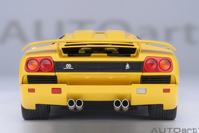 79144 1/18 LAMBORGHINI DIABLO SE30 JOTA (SUPERFLY YELLOW)