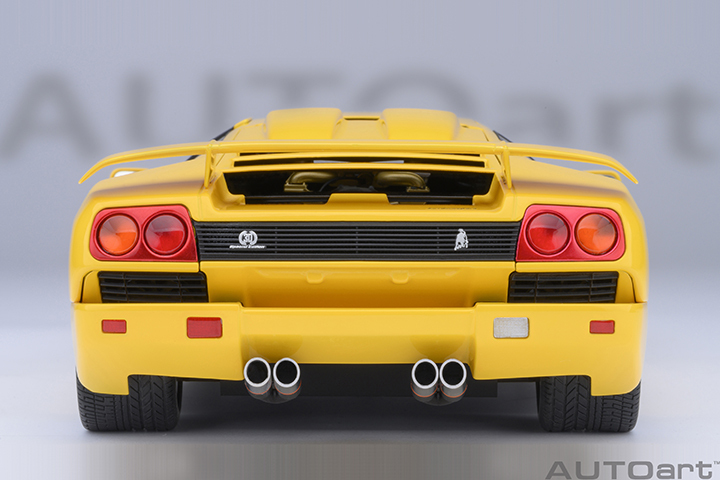 79144 1/18 LAMBORGHINI DIABLO SE30 JOTA (SUPERFLY YELLOW)