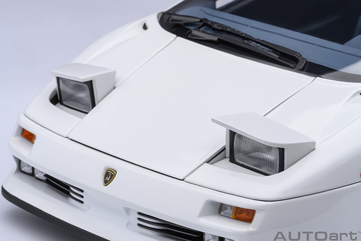 79145 1/18 LAMBORGHINI DIABLO SE30 JOTA (IMPACT WHITE)