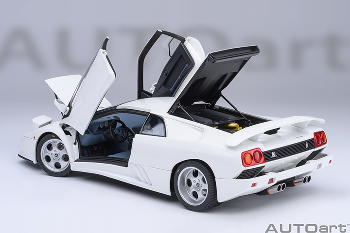 79145 1/18 LAMBORGHINI DIABLO SE30 JOTA (IMPACT WHITE)