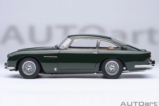 70286 1/18 ASTON MARTIN DB5 (BRITISH RACING GREEN)