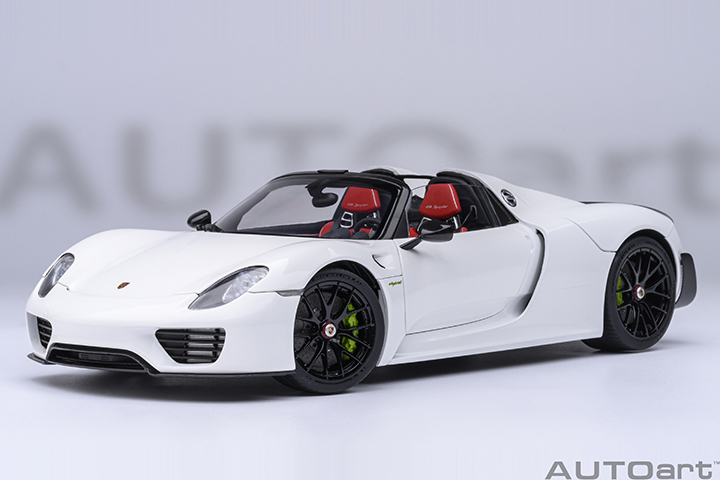 77920 1/18 PORSCHE 918 SPYDER WEISSACH PACKAGE (WHITE/RED INTERIOR)