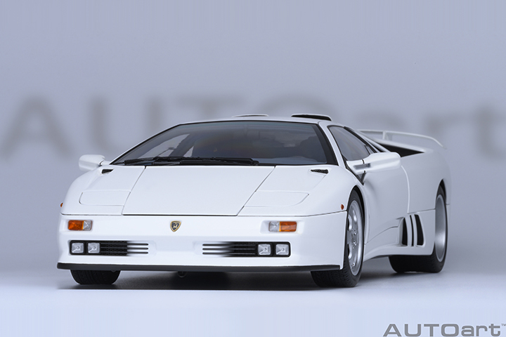 79145 1/18 LAMBORGHINI DIABLO SE30 JOTA (IMPACT WHITE)