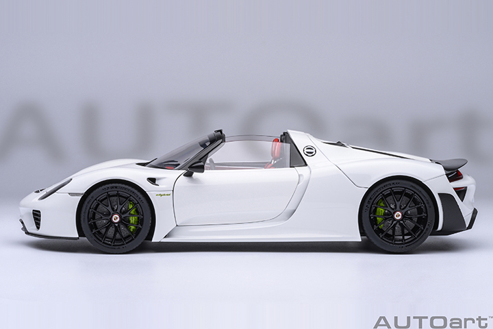 77920 1/18 PORSCHE 918 SPYDER WEISSACH PACKAGE (WHITE/RED INTERIOR)