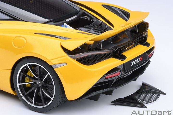 76070 1/18 McLAREN 720S (VOLCANO YELLOW)