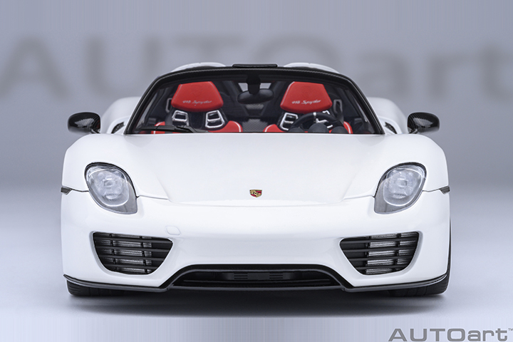 77920 1/18 PORSCHE 918 SPYDER WEISSACH PACKAGE (WHITE/RED INTERIOR)