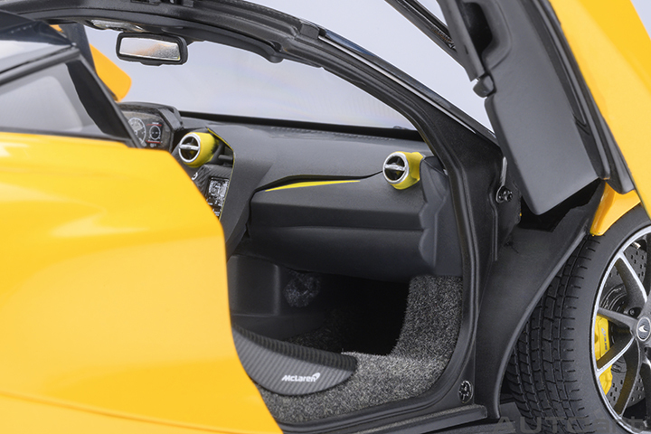 76070 1/18 McLAREN 720S (VOLCANO YELLOW)