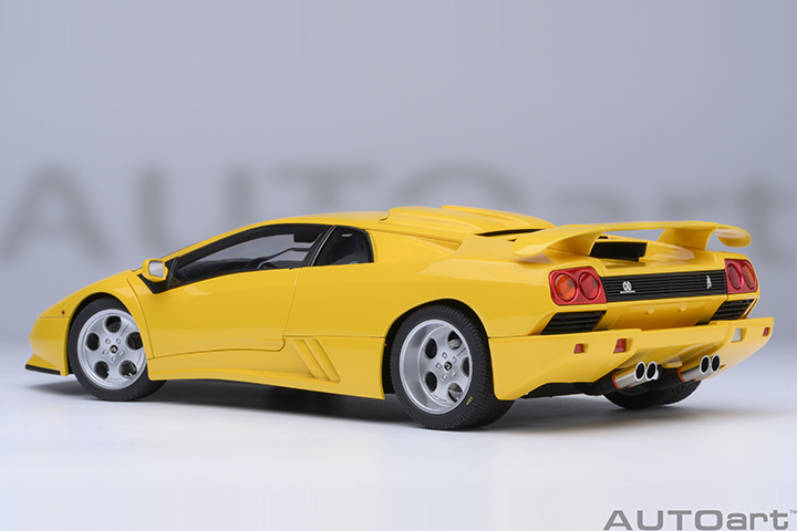 79144 1/18 LAMBORGHINI DIABLO SE30 JOTA (SUPERFLY YELLOW)