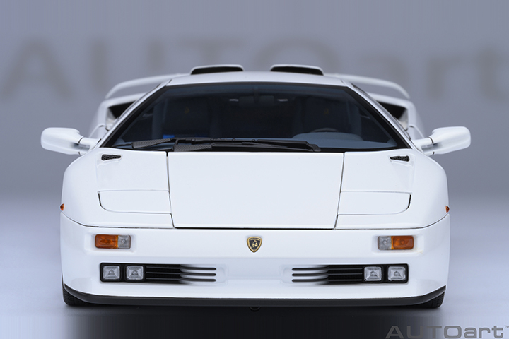 79145 1/18 LAMBORGHINI DIABLO SE30 JOTA (IMPACT WHITE)