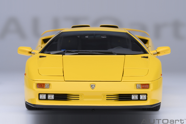 79144 1/18 LAMBORGHINI DIABLO SE30 JOTA (SUPERFLY YELLOW)