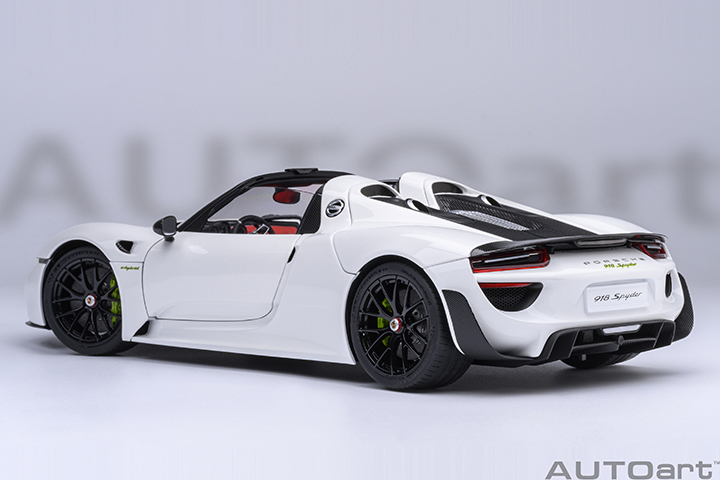 77920 1/18 PORSCHE 918 SPYDER WEISSACH PACKAGE (WHITE/RED INTERIOR)