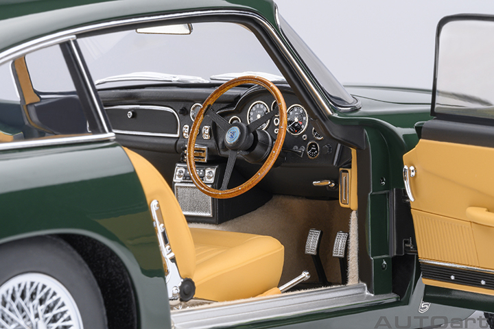 70286 1/18 ASTON MARTIN DB5 (BRITISH RACING GREEN)