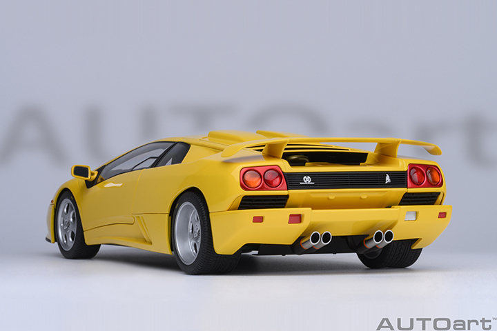 79144 1/18 LAMBORGHINI DIABLO SE30 JOTA (SUPERFLY YELLOW)