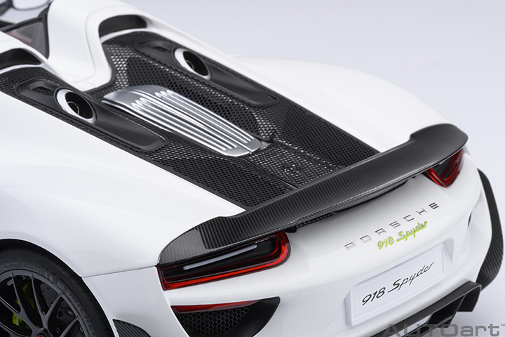 77920 1/18 PORSCHE 918 SPYDER WEISSACH PACKAGE (WHITE/RED INTERIOR)