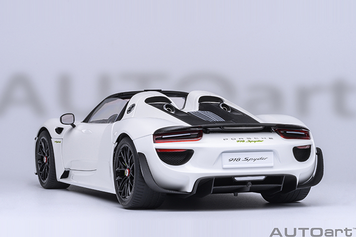 77920 1/18 PORSCHE 918 SPYDER WEISSACH PACKAGE (WHITE/RED INTERIOR)